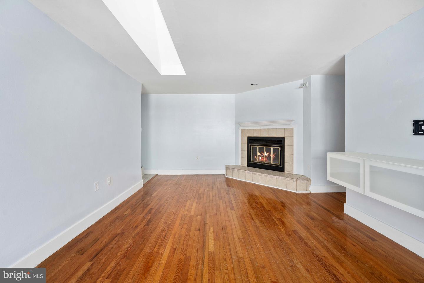 2844 DOVER LN #302, FALLS CHURCH, Virginia 22042, 3 Bedrooms Bedrooms, ,2 BathroomsBathrooms,Residential,For sale,2844 DOVER LN #302,VAFX2287290 MLS # VAFX2287290