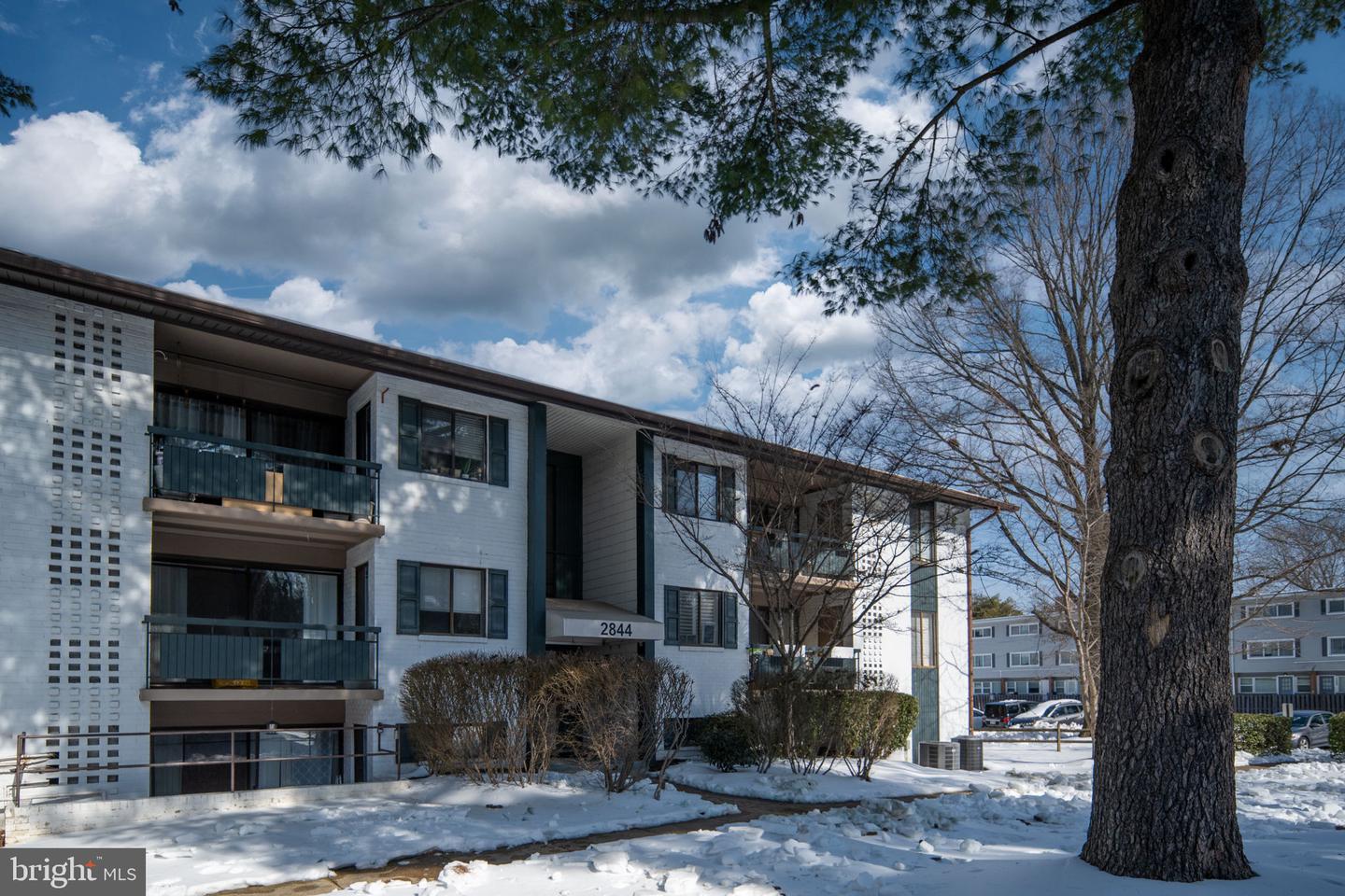 2844 DOVER LN #302, FALLS CHURCH, Virginia 22042, 3 Bedrooms Bedrooms, ,2 BathroomsBathrooms,Residential,For sale,2844 DOVER LN #302,VAFX2287290 MLS # VAFX2287290