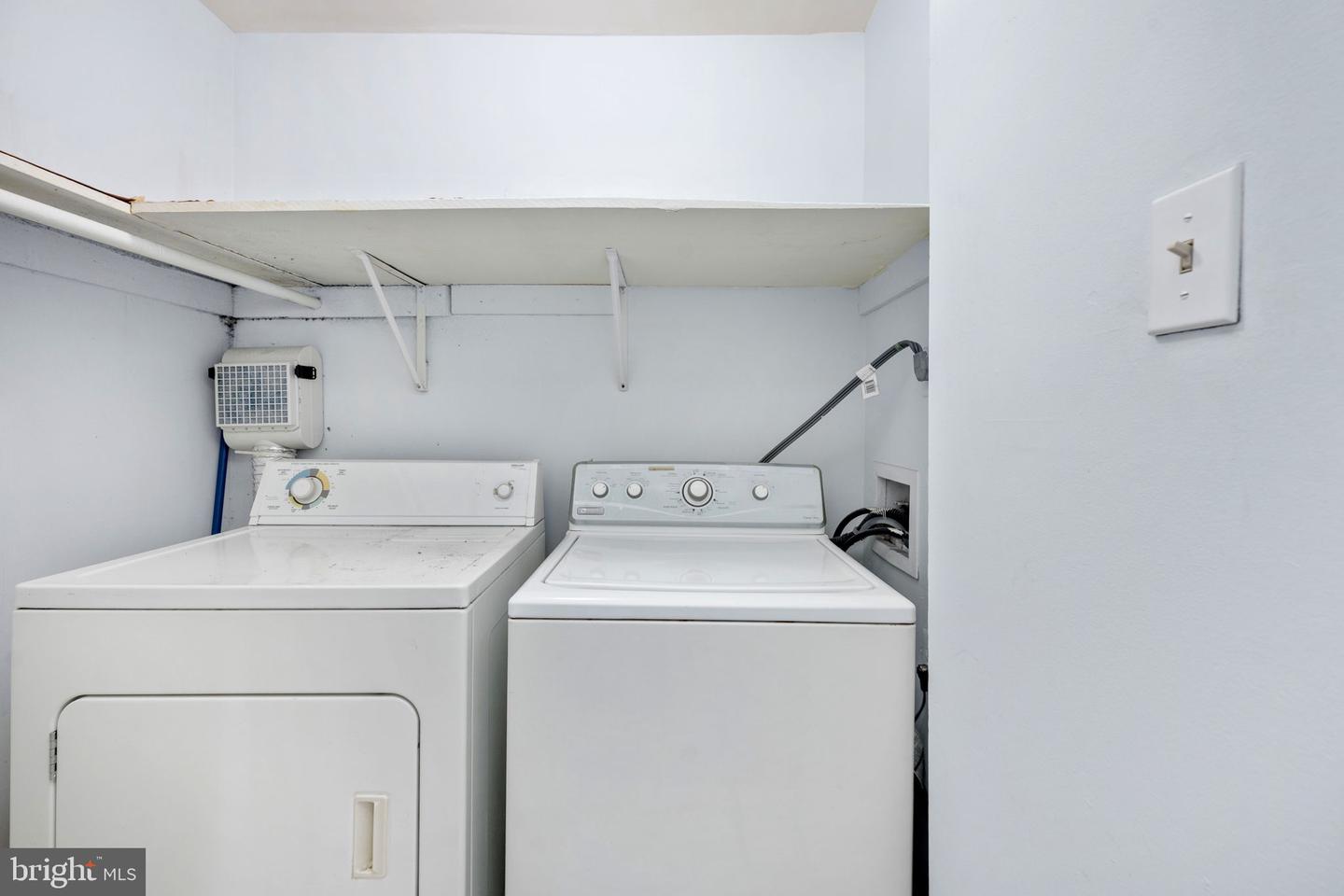 2844 DOVER LN #302, FALLS CHURCH, Virginia 22042, 3 Bedrooms Bedrooms, ,2 BathroomsBathrooms,Residential,For sale,2844 DOVER LN #302,VAFX2287290 MLS # VAFX2287290