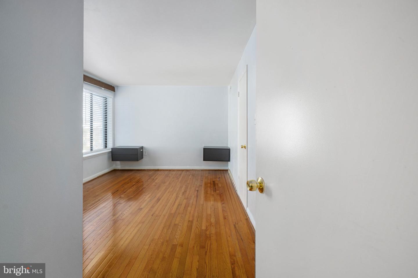 2844 DOVER LN #302, FALLS CHURCH, Virginia 22042, 3 Bedrooms Bedrooms, ,2 BathroomsBathrooms,Residential,For sale,2844 DOVER LN #302,VAFX2287290 MLS # VAFX2287290