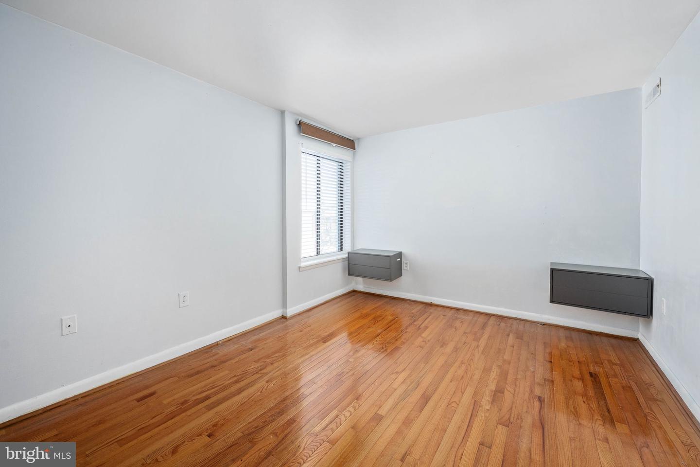 2844 DOVER LN #302, FALLS CHURCH, Virginia 22042, 3 Bedrooms Bedrooms, ,2 BathroomsBathrooms,Residential,For sale,2844 DOVER LN #302,VAFX2287290 MLS # VAFX2287290