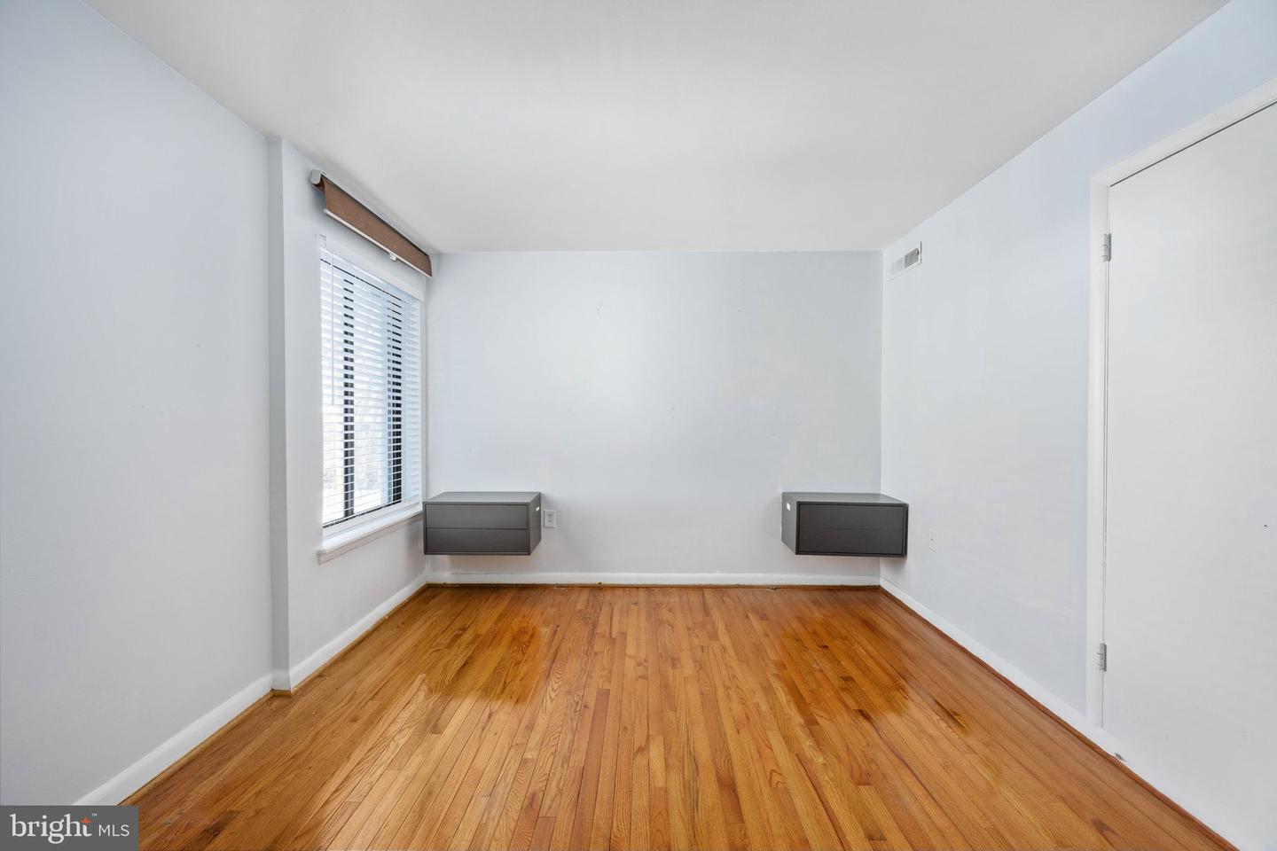 2844 DOVER LN #302, FALLS CHURCH, Virginia 22042, 3 Bedrooms Bedrooms, ,2 BathroomsBathrooms,Residential,For sale,2844 DOVER LN #302,VAFX2287290 MLS # VAFX2287290