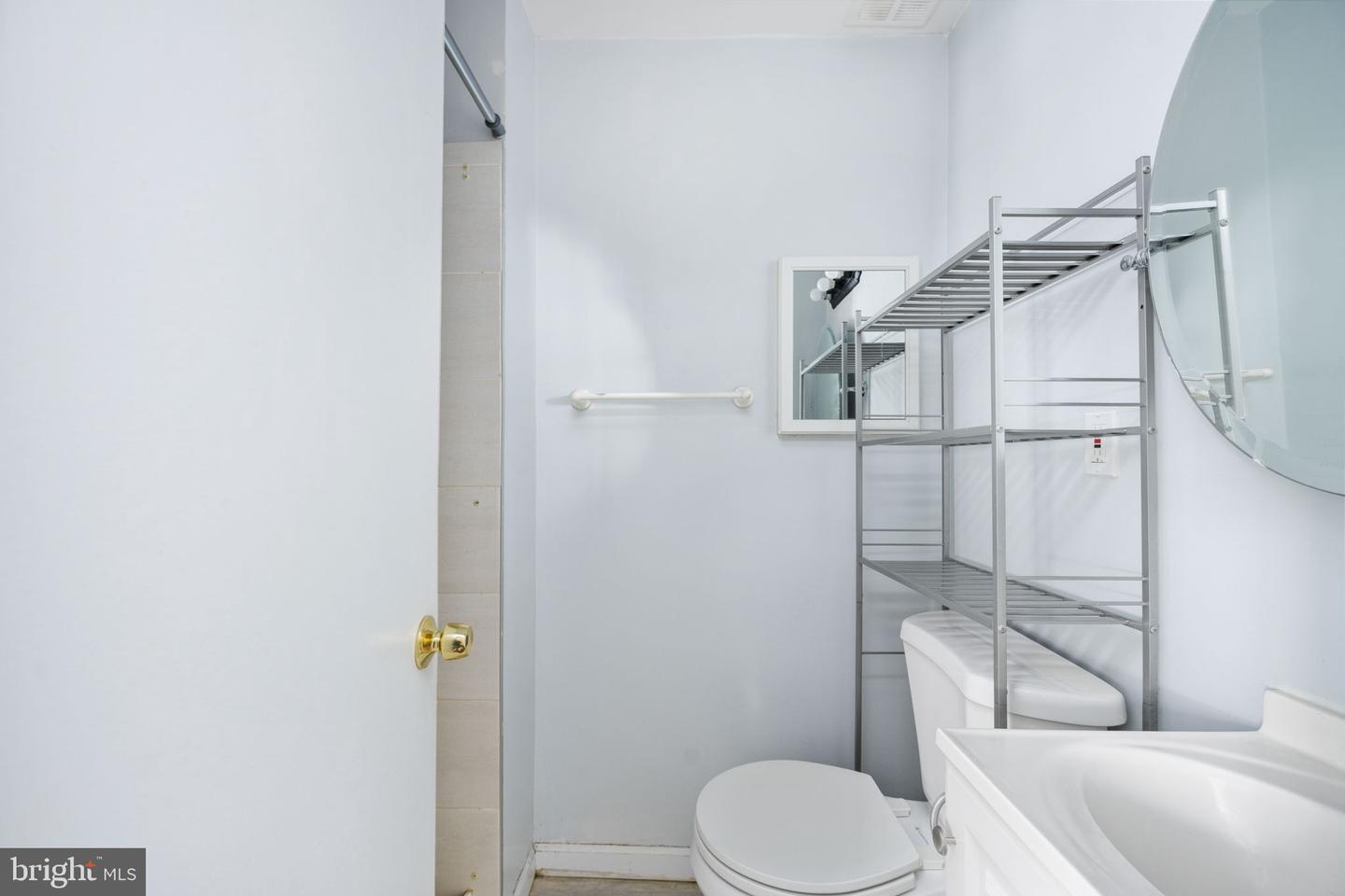 2844 DOVER LN #302, FALLS CHURCH, Virginia 22042, 3 Bedrooms Bedrooms, ,2 BathroomsBathrooms,Residential,For sale,2844 DOVER LN #302,VAFX2287290 MLS # VAFX2287290