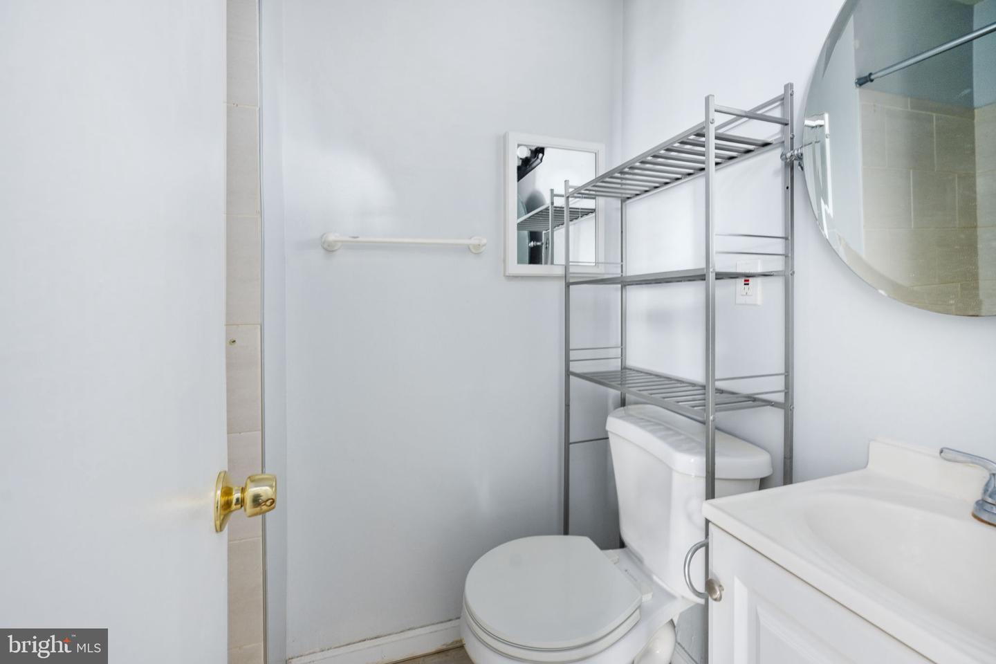 2844 DOVER LN #302, FALLS CHURCH, Virginia 22042, 3 Bedrooms Bedrooms, ,2 BathroomsBathrooms,Residential,For sale,2844 DOVER LN #302,VAFX2287290 MLS # VAFX2287290