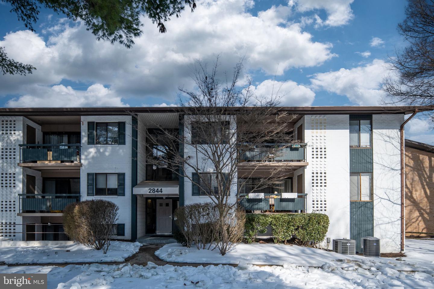 2844 DOVER LN #302, FALLS CHURCH, Virginia 22042, 3 Bedrooms Bedrooms, ,2 BathroomsBathrooms,Residential,For sale,2844 DOVER LN #302,VAFX2287290 MLS # VAFX2287290