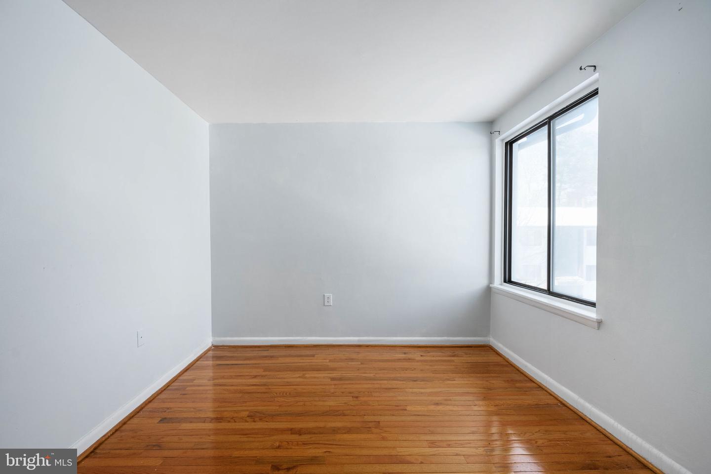 2844 DOVER LN #302, FALLS CHURCH, Virginia 22042, 3 Bedrooms Bedrooms, ,2 BathroomsBathrooms,Residential,For sale,2844 DOVER LN #302,VAFX2287290 MLS # VAFX2287290