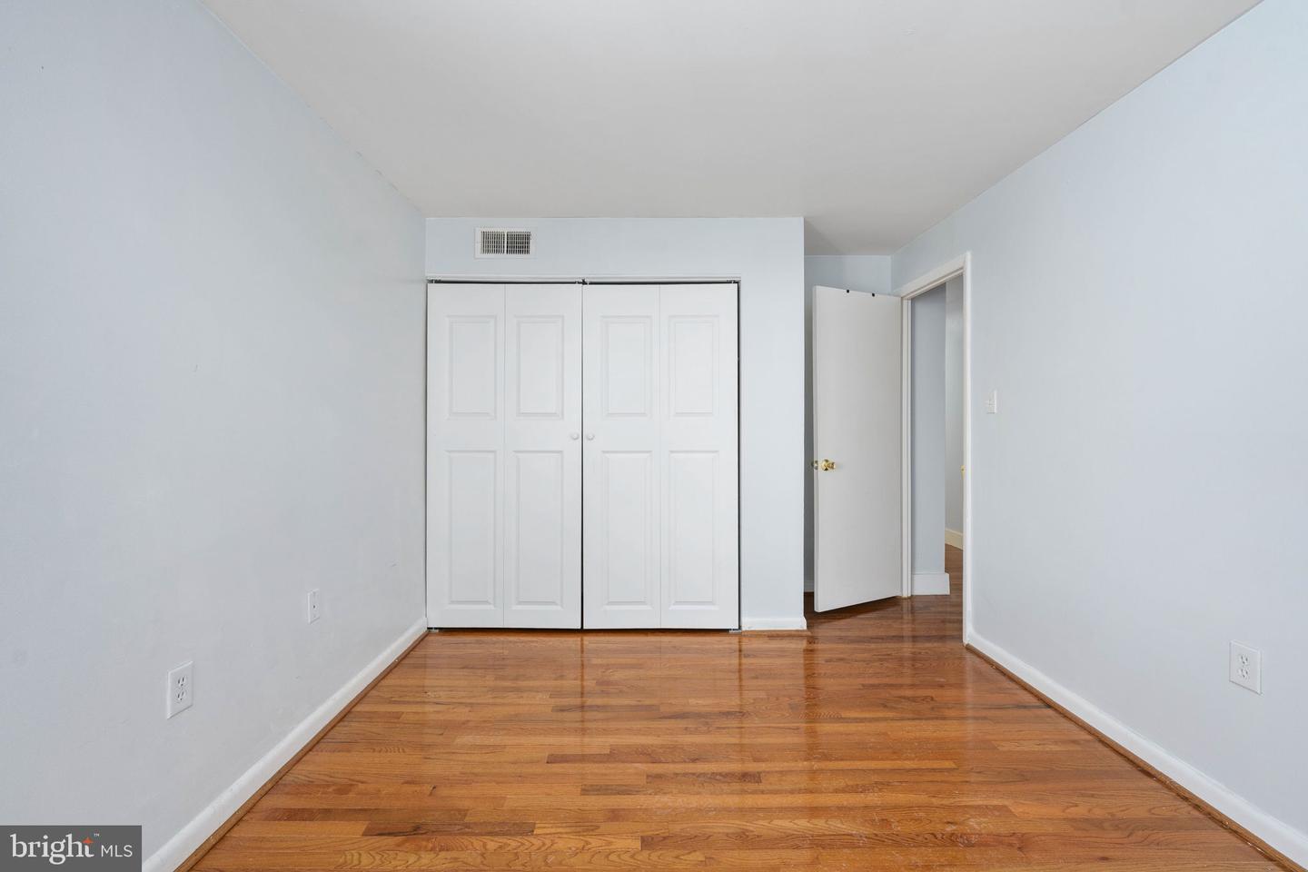 2844 DOVER LN #302, FALLS CHURCH, Virginia 22042, 3 Bedrooms Bedrooms, ,2 BathroomsBathrooms,Residential,For sale,2844 DOVER LN #302,VAFX2287290 MLS # VAFX2287290