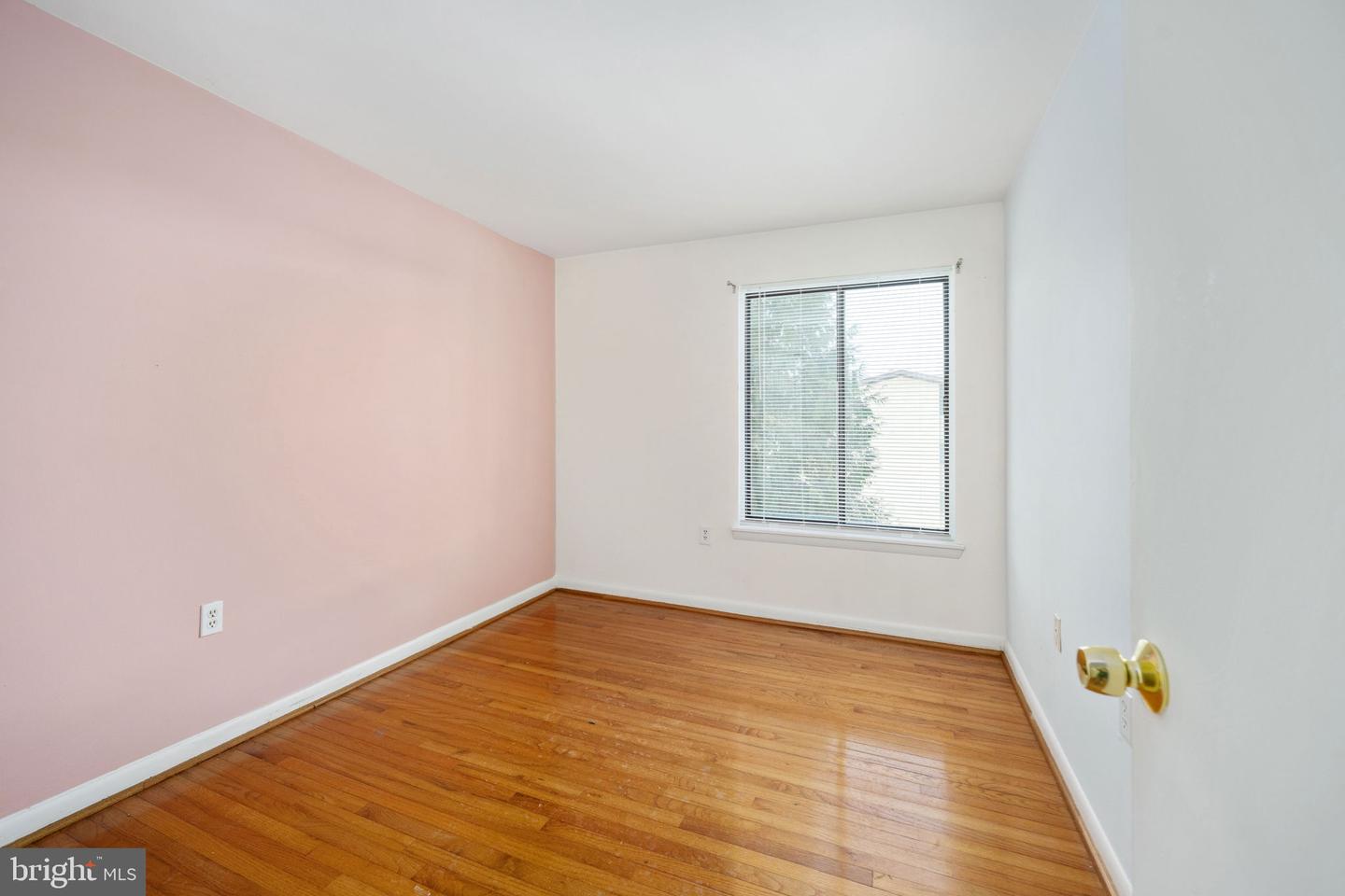 2844 DOVER LN #302, FALLS CHURCH, Virginia 22042, 3 Bedrooms Bedrooms, ,2 BathroomsBathrooms,Residential,For sale,2844 DOVER LN #302,VAFX2287290 MLS # VAFX2287290