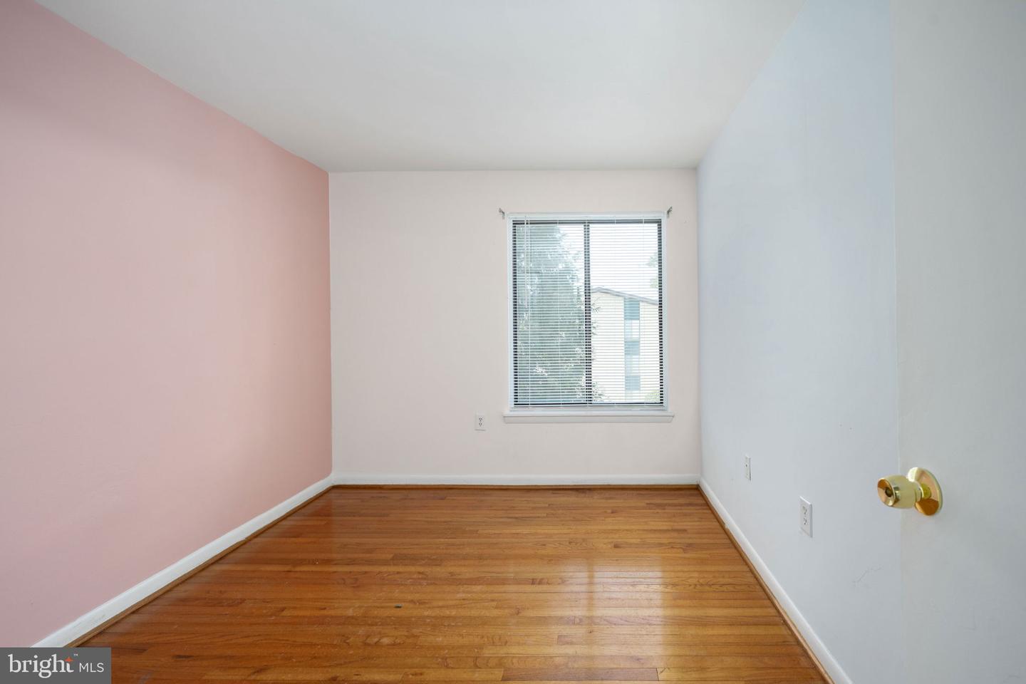 2844 DOVER LN #302, FALLS CHURCH, Virginia 22042, 3 Bedrooms Bedrooms, ,2 BathroomsBathrooms,Residential,For sale,2844 DOVER LN #302,VAFX2287290 MLS # VAFX2287290