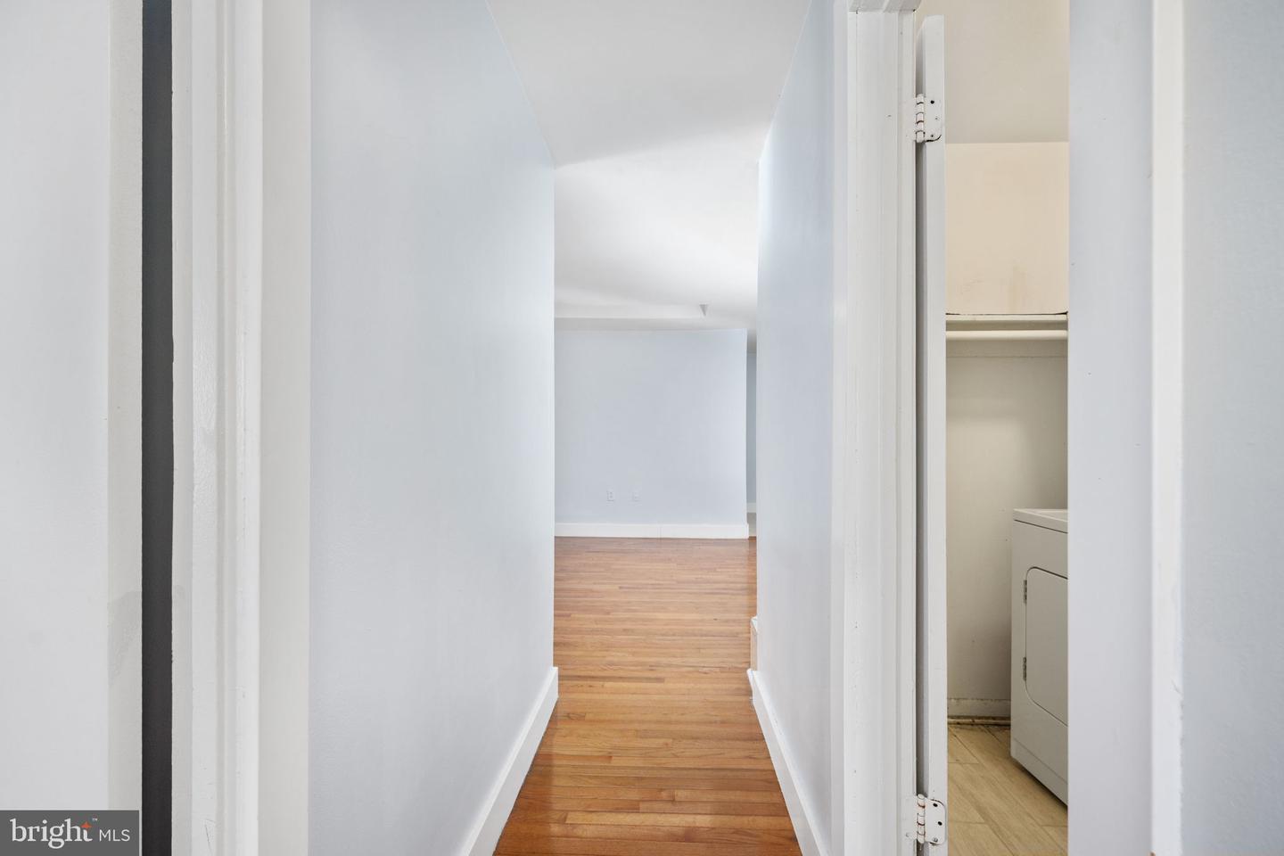 2844 DOVER LN #302, FALLS CHURCH, Virginia 22042, 3 Bedrooms Bedrooms, ,2 BathroomsBathrooms,Residential,For sale,2844 DOVER LN #302,VAFX2287290 MLS # VAFX2287290