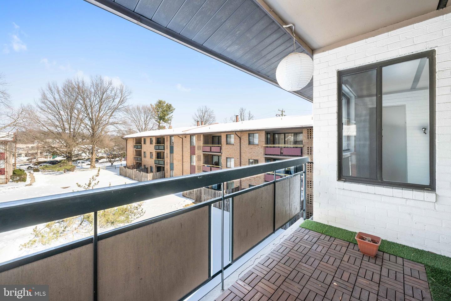 2844 DOVER LN #302, FALLS CHURCH, Virginia 22042, 3 Bedrooms Bedrooms, ,2 BathroomsBathrooms,Residential,For sale,2844 DOVER LN #302,VAFX2287290 MLS # VAFX2287290