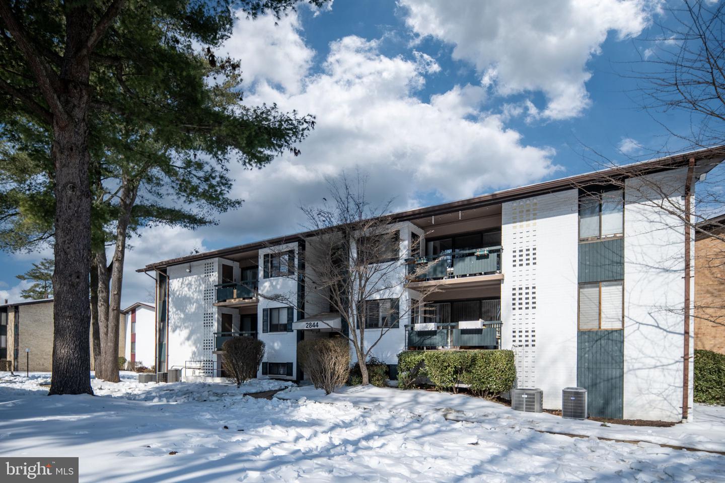 2844 DOVER LN #302, FALLS CHURCH, Virginia 22042, 3 Bedrooms Bedrooms, ,2 BathroomsBathrooms,Residential,For sale,2844 DOVER LN #302,VAFX2287290 MLS # VAFX2287290