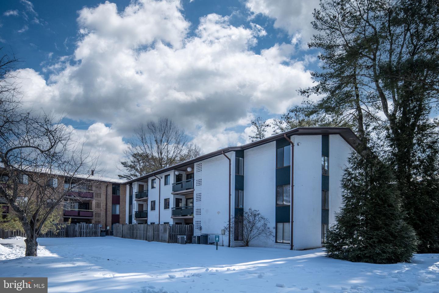 2844 DOVER LN #302, FALLS CHURCH, Virginia 22042, 3 Bedrooms Bedrooms, ,2 BathroomsBathrooms,Residential,For sale,2844 DOVER LN #302,VAFX2287290 MLS # VAFX2287290