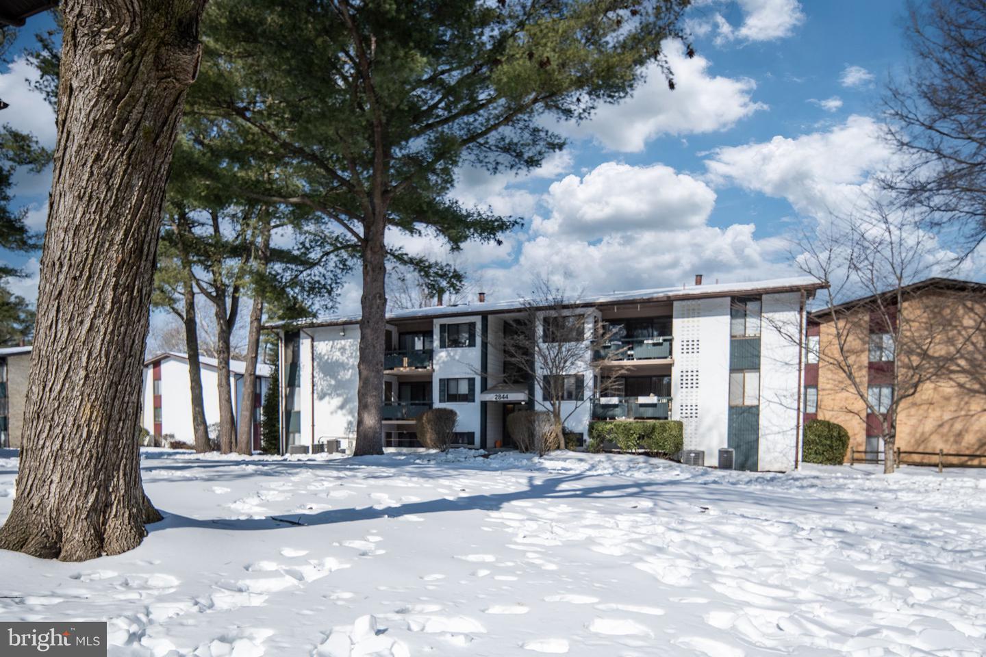 2844 DOVER LN #302, FALLS CHURCH, Virginia 22042, 3 Bedrooms Bedrooms, ,2 BathroomsBathrooms,Residential,For sale,2844 DOVER LN #302,VAFX2287290 MLS # VAFX2287290