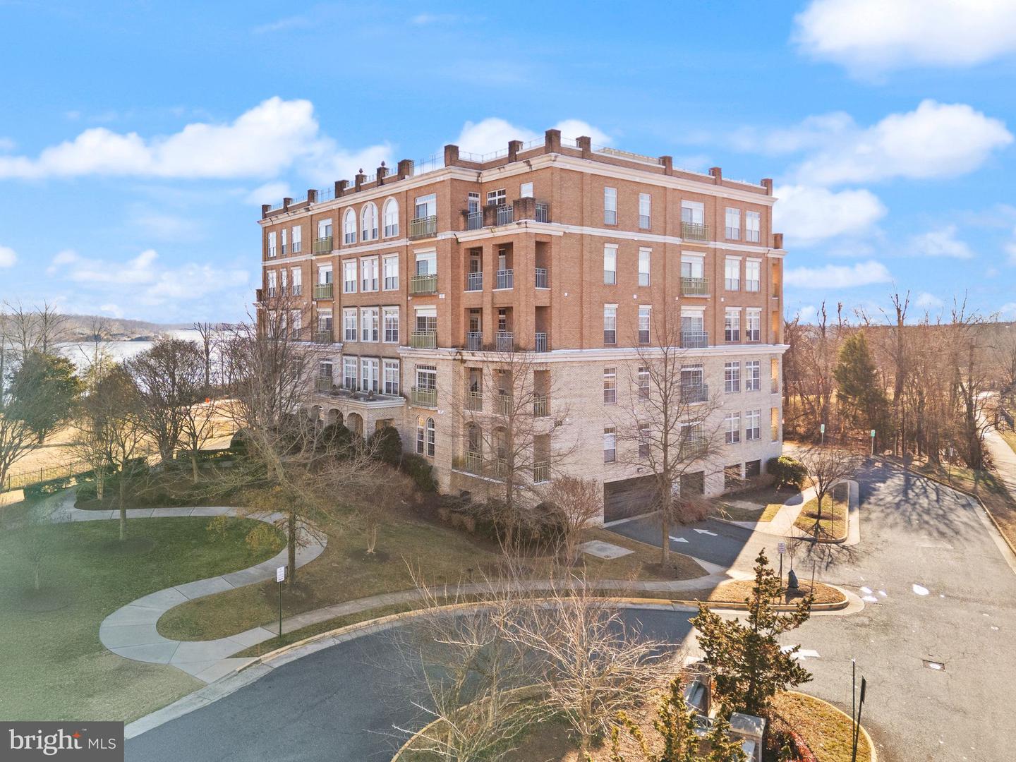 810 BELMONT BAY DR #201, WOODBRIDGE, Virginia 22191, 2 Bedrooms Bedrooms, ,2 BathroomsBathrooms,Residential,For sale,810 BELMONT BAY DR #201,VAPW2111138 MLS # VAPW2111138