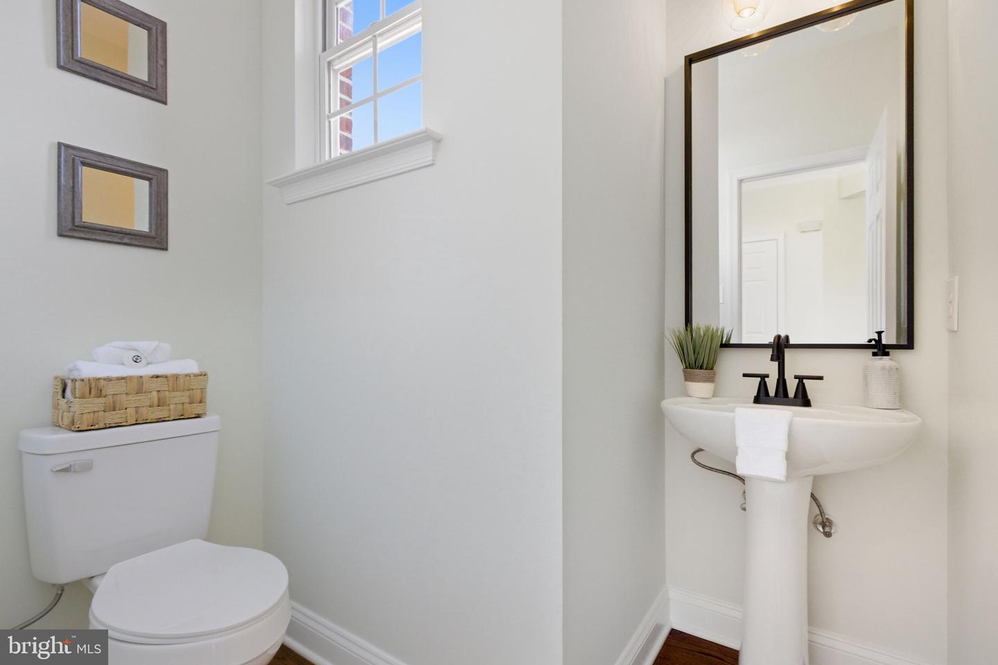 601 SPRINGHOUSE SQ SE, LEESBURG, Virginia 20175, 3 Bedrooms Bedrooms, ,2 BathroomsBathrooms,Residential,For sale,601 SPRINGHOUSE SQ SE,VALO2114538 MLS # VALO2114538