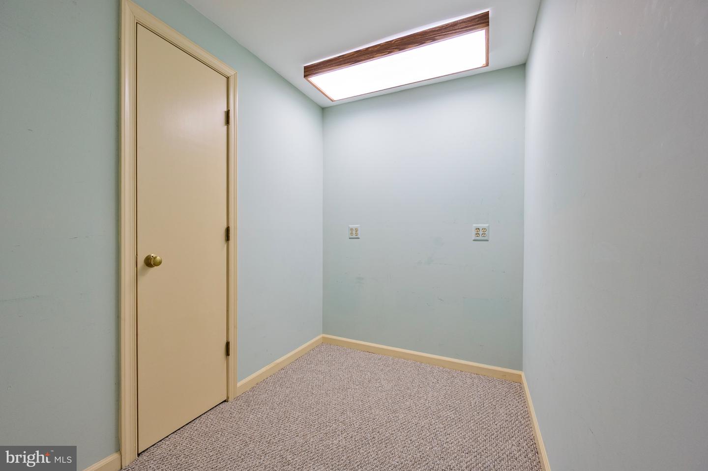 8815 SURREY CT, ALEXANDRIA, Virginia 22309, 5 Bedrooms Bedrooms, ,3 BathroomsBathrooms,Residential,For sale,8815 SURREY CT,VAFX2287404 MLS # VAFX2287404