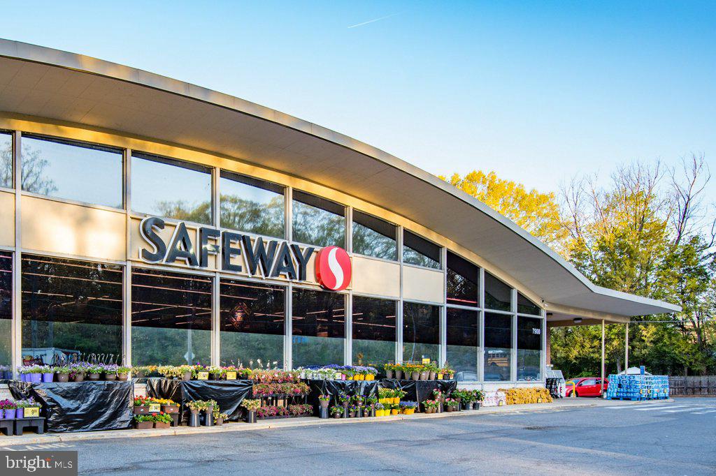 8815 SURREY CT, ALEXANDRIA, Virginia 22309, 5 Bedrooms Bedrooms, ,3 BathroomsBathrooms,Residential,For sale,8815 SURREY CT,VAFX2287404 MLS # VAFX2287404