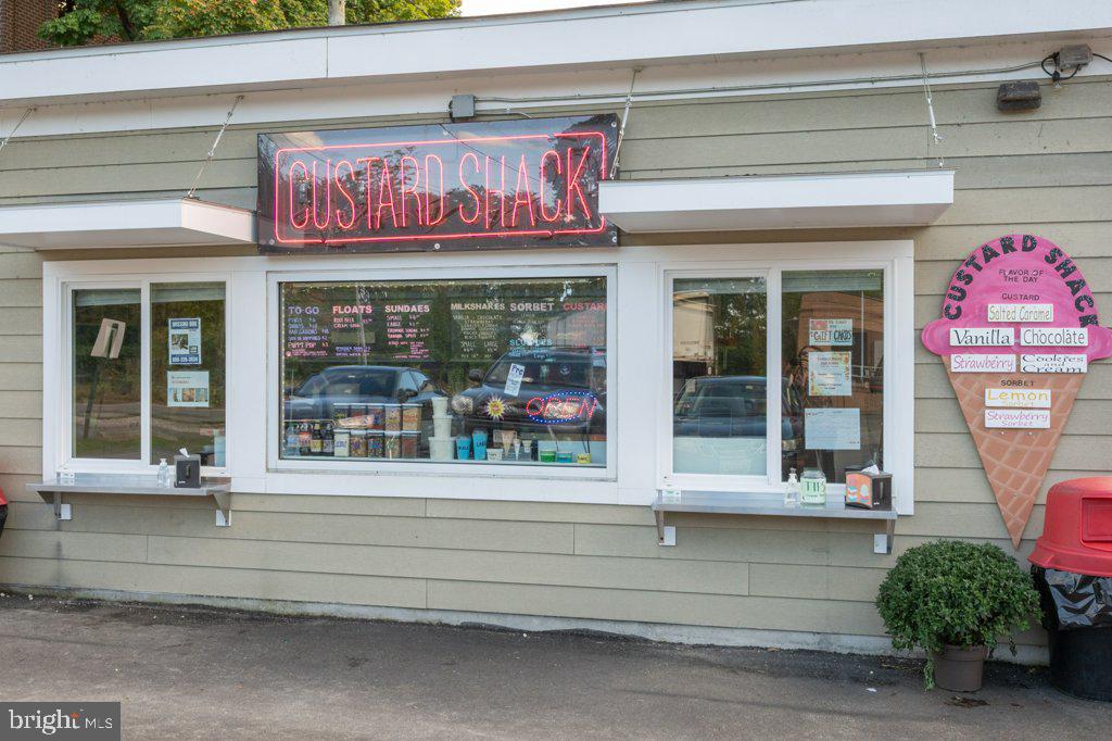 8815 SURREY CT, ALEXANDRIA, Virginia 22309, 5 Bedrooms Bedrooms, ,3 BathroomsBathrooms,Residential,For sale,8815 SURREY CT,VAFX2287404 MLS # VAFX2287404