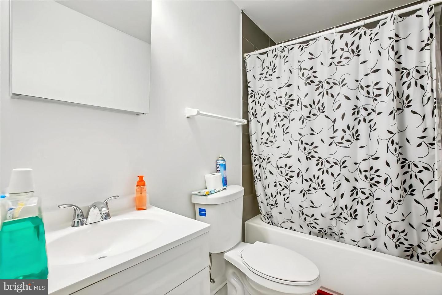 4136 FERRARA TER, WOODBRIDGE, Virginia 22193, 3 Bedrooms Bedrooms, 5 Rooms Rooms,1 BathroomBathrooms,Residential,For sale,4136 FERRARA TER,VAPW2111158 MLS # VAPW2111158