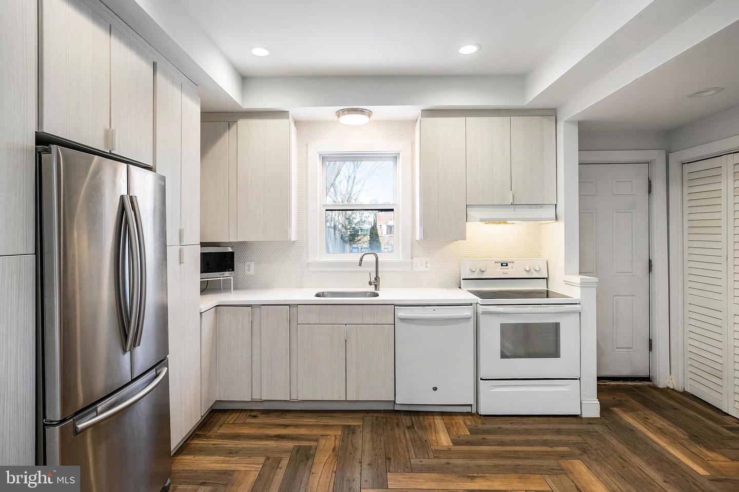 612 ALABAMA AVE SE, WASHINGTON, District Of Columbia 20032, 2 Bedrooms Bedrooms, 6 Rooms Rooms,2 BathroomsBathrooms,Residential,For sale,612 ALABAMA AVE SE,DCDC2243026 MLS # DCDC2243026