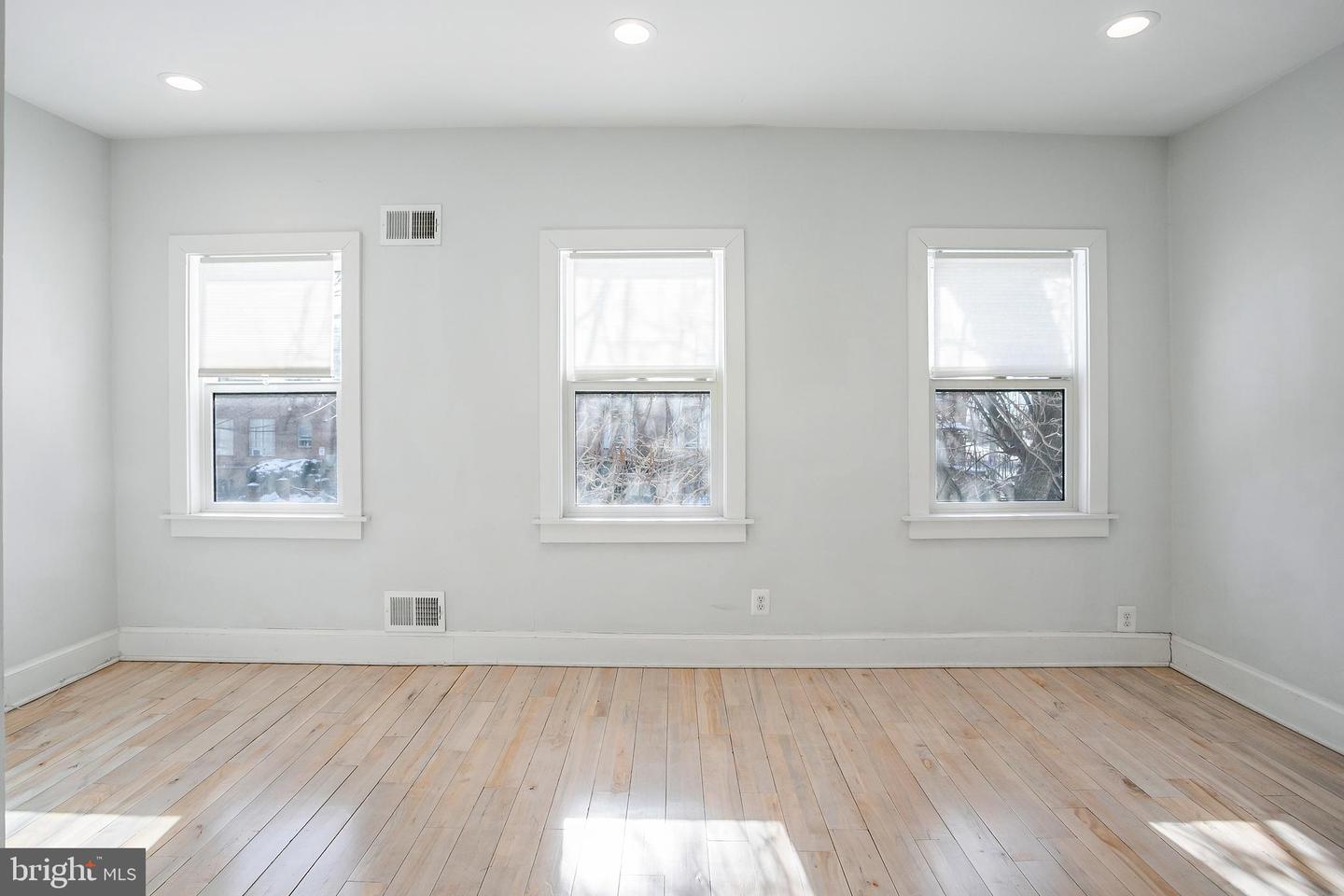 612 ALABAMA AVE SE, WASHINGTON, District Of Columbia 20032, 2 Bedrooms Bedrooms, 6 Rooms Rooms,2 BathroomsBathrooms,Residential,For sale,612 ALABAMA AVE SE,DCDC2243026 MLS # DCDC2243026