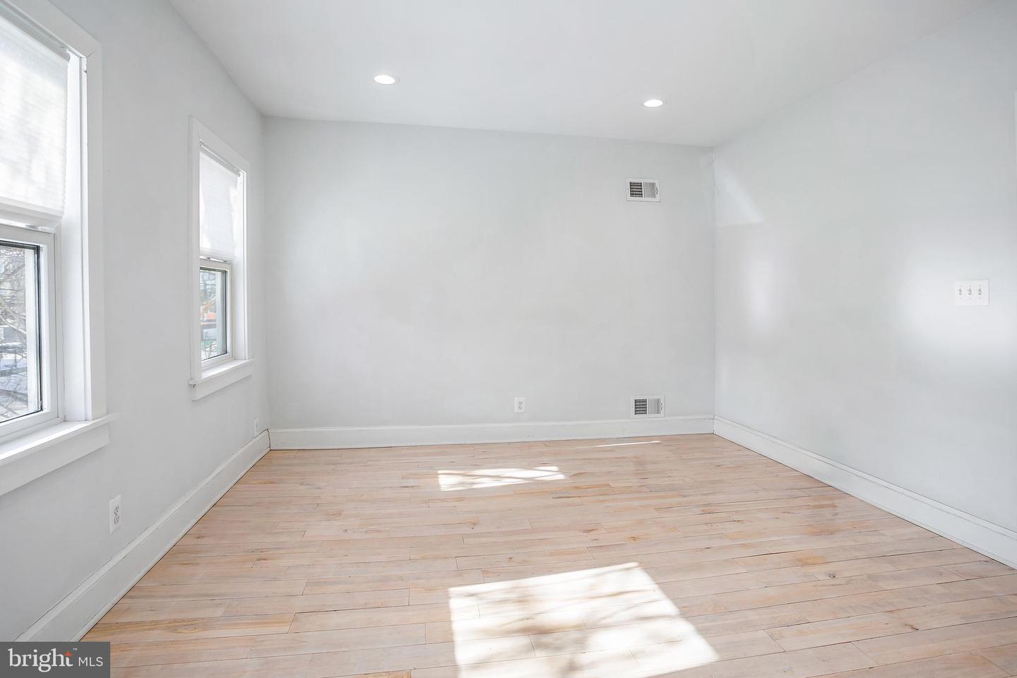 612 ALABAMA AVE SE, WASHINGTON, District Of Columbia 20032, 2 Bedrooms Bedrooms, 6 Rooms Rooms,2 BathroomsBathrooms,Residential,For sale,612 ALABAMA AVE SE,DCDC2243026 MLS # DCDC2243026