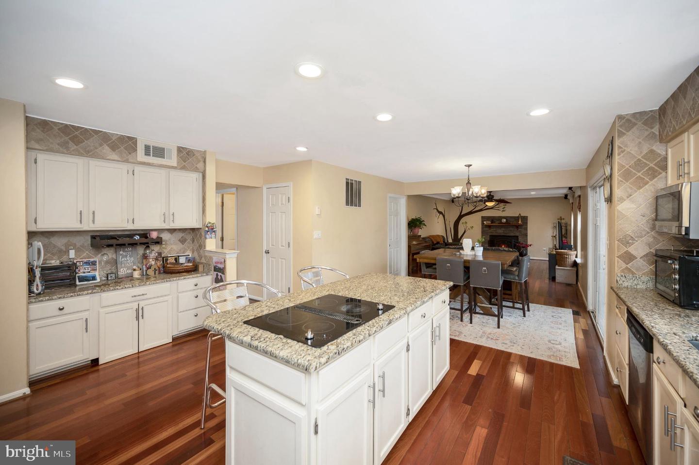 9309 E CARONDELET DR, MANASSAS PARK, Virginia 20111, 6 Bedrooms Bedrooms, 17 Rooms Rooms,4 BathroomsBathrooms,Residential,For sale,9309 E CARONDELET DR,VAMP2003620 MLS # VAMP2003620