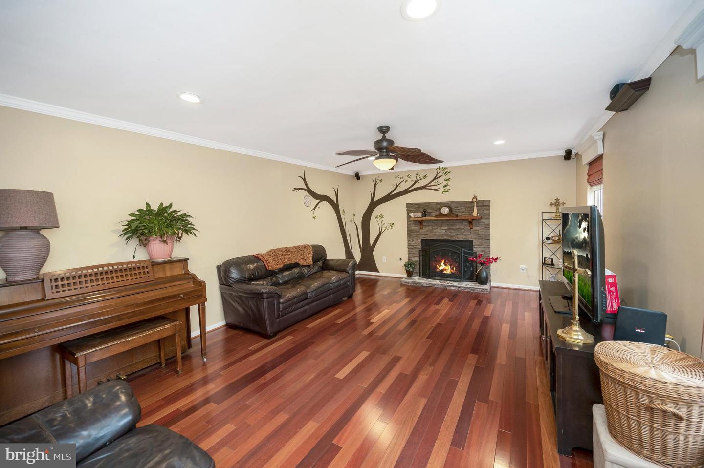 9309 E CARONDELET DR, MANASSAS PARK, Virginia 20111, 6 Bedrooms Bedrooms, 17 Rooms Rooms,4 BathroomsBathrooms,Residential,For sale,9309 E CARONDELET DR,VAMP2003620 MLS # VAMP2003620