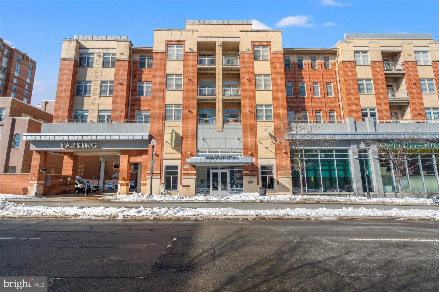 309 HOLLAND LN #311, ALEXANDRIA, Virginia 22314, 2 Bedrooms Bedrooms, ,2 BathroomsBathrooms,Residential,For sale,309 HOLLAND LN #311,VAAX2053466 MLS # VAAX2053466