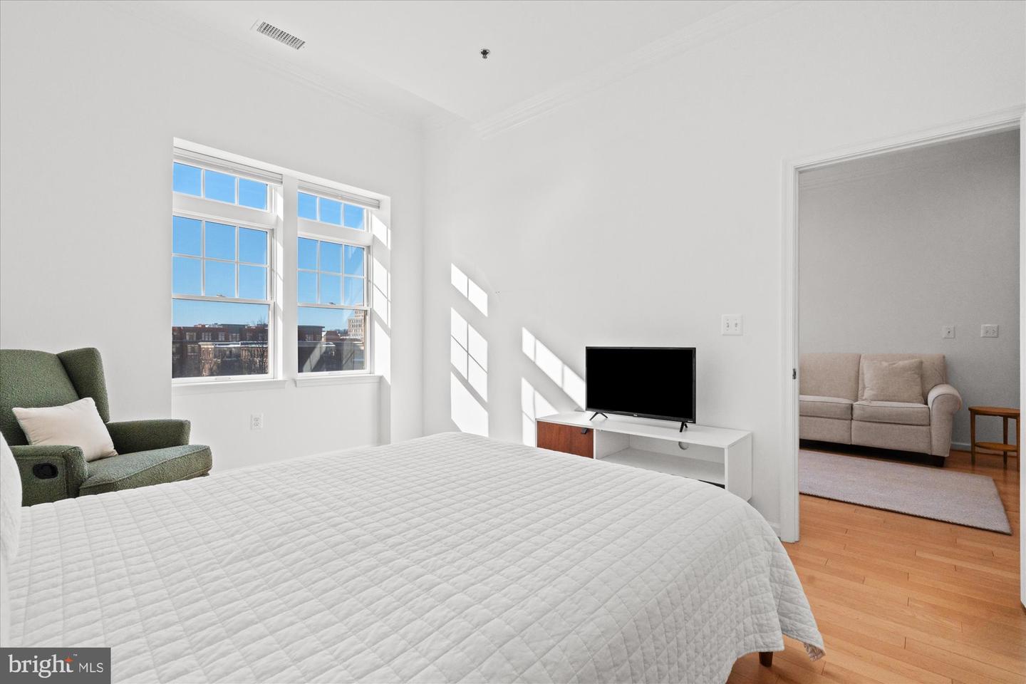 309 HOLLAND LN #311, ALEXANDRIA, Virginia 22314, 2 Bedrooms Bedrooms, ,2 BathroomsBathrooms,Residential,For sale,309 HOLLAND LN #311,VAAX2053466 MLS # VAAX2053466