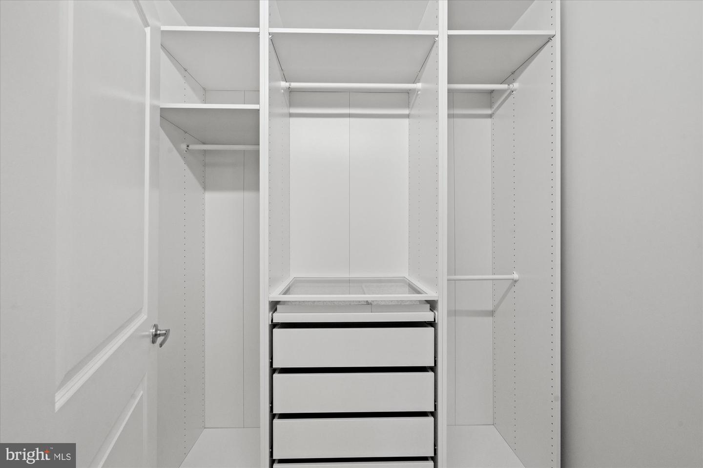 309 HOLLAND LN #311, ALEXANDRIA, Virginia 22314, 2 Bedrooms Bedrooms, ,2 BathroomsBathrooms,Residential,For sale,309 HOLLAND LN #311,VAAX2053466 MLS # VAAX2053466