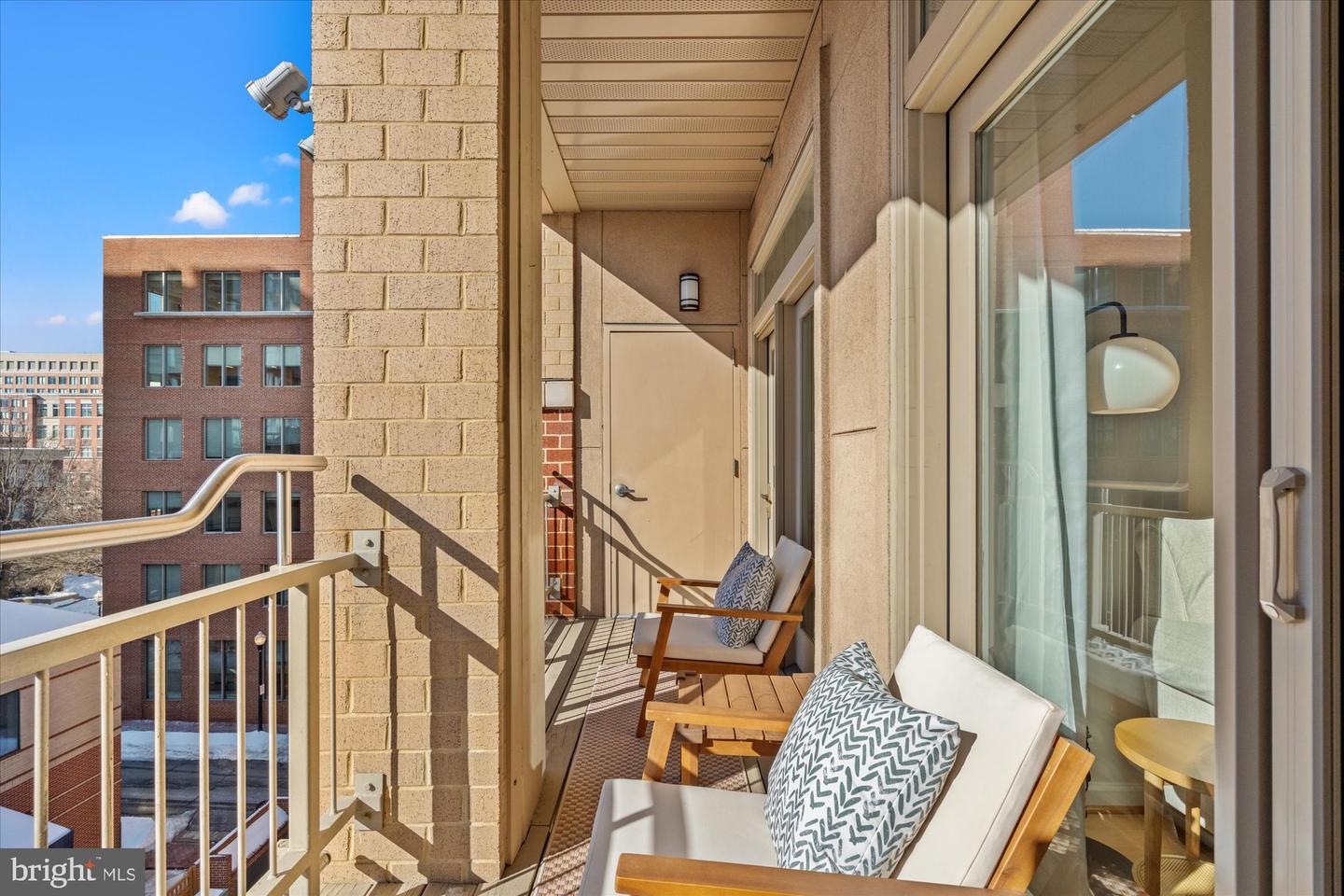 309 HOLLAND LN #311, ALEXANDRIA, Virginia 22314, 2 Bedrooms Bedrooms, ,2 BathroomsBathrooms,Residential,For sale,309 HOLLAND LN #311,VAAX2053466 MLS # VAAX2053466