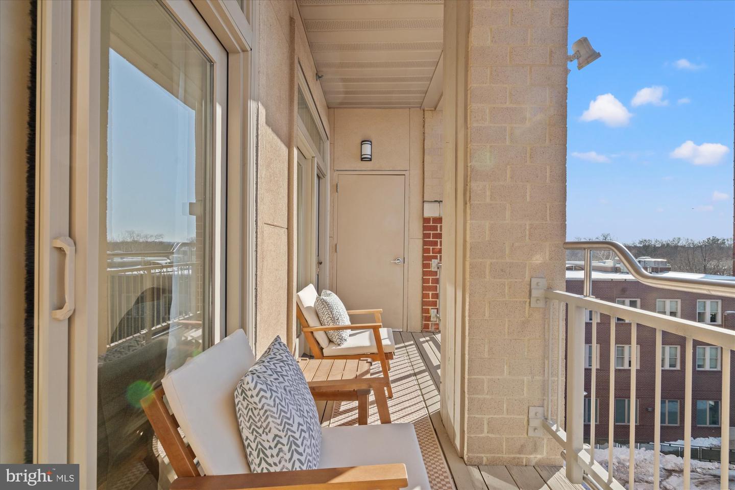 309 HOLLAND LN #311, ALEXANDRIA, Virginia 22314, 2 Bedrooms Bedrooms, ,2 BathroomsBathrooms,Residential,For sale,309 HOLLAND LN #311,VAAX2053466 MLS # VAAX2053466