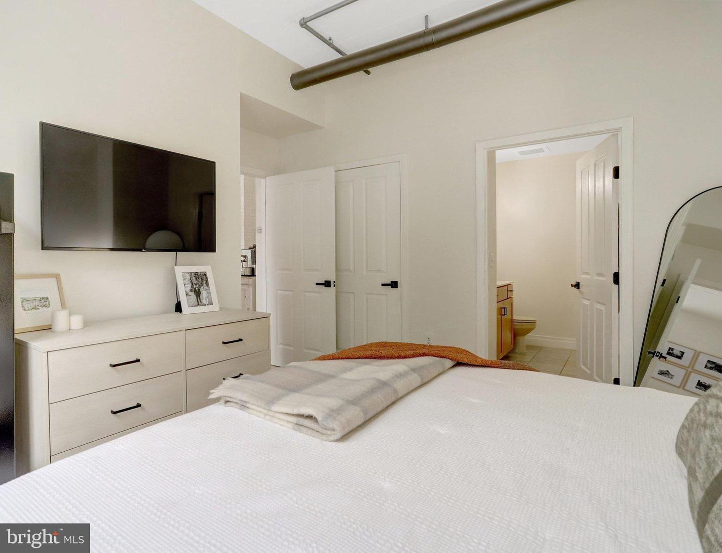 1201 N GARFIELD ST #206, ARLINGTON, Virginia 22201, 2 Bedrooms Bedrooms, ,2 BathroomsBathrooms,Residential,For sale,1201 N GARFIELD ST #206,VAAR2068072 MLS # VAAR2068072