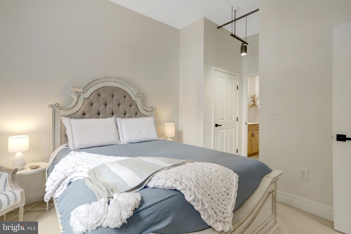 1201 N GARFIELD ST #206, ARLINGTON, Virginia 22201, 2 Bedrooms Bedrooms, ,2 BathroomsBathrooms,Residential,For sale,1201 N GARFIELD ST #206,VAAR2068072 MLS # VAAR2068072