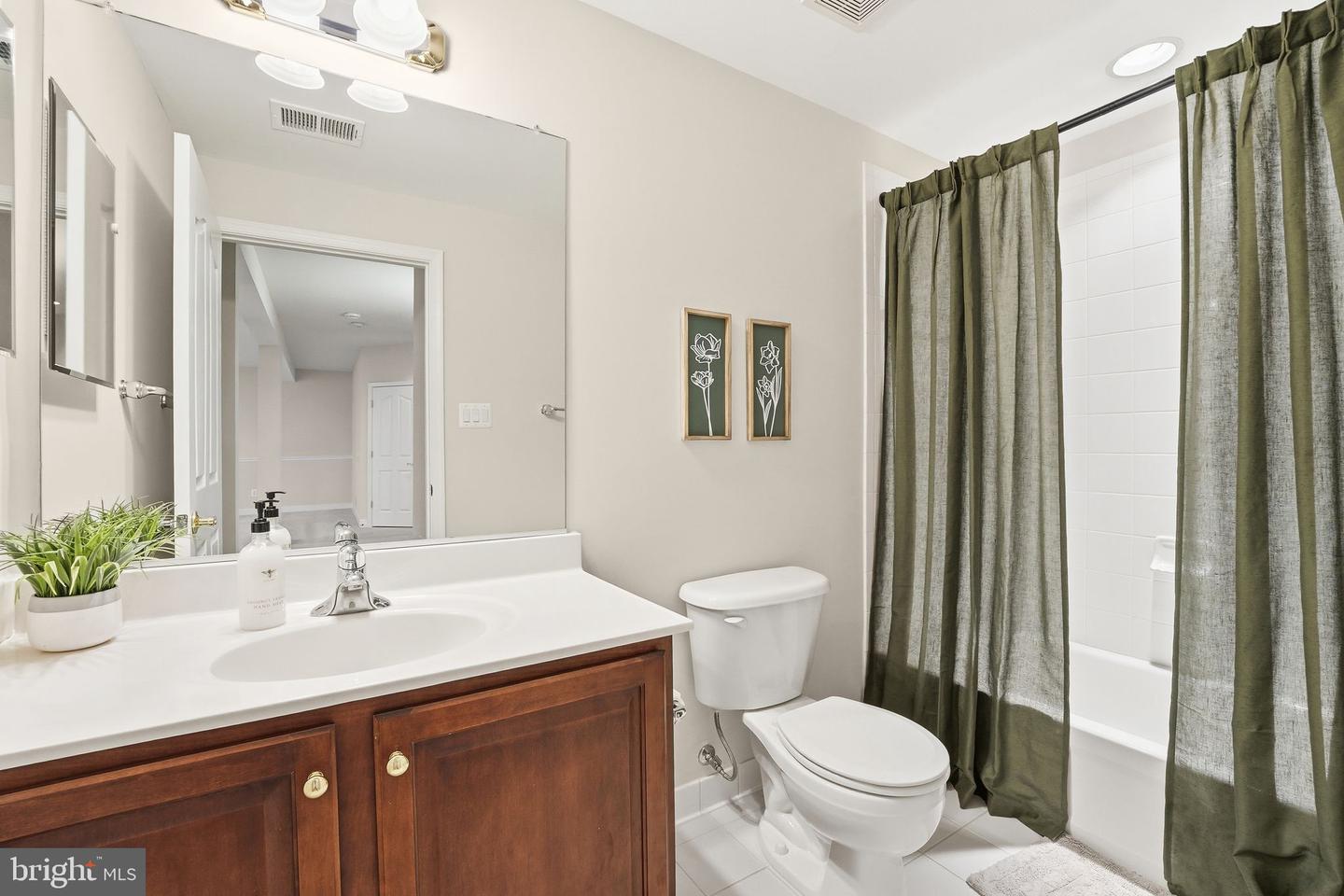 13141 TRIPLE CROWN LOOP, GAINESVILLE, Virginia 20155, 2 Bedrooms Bedrooms, ,4 BathroomsBathrooms,Residential,For sale,13141 TRIPLE CROWN LOOP,VAPW2111130 MLS # VAPW2111130