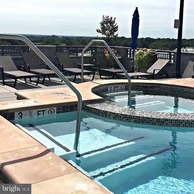 1021 N GARFIELD ST #819, ARLINGTON, Virginia 22201, 1 Bedroom Bedrooms, ,1 BathroomBathrooms,Residential,For sale,1021 N GARFIELD ST #819,VAAR2068088 MLS # VAAR2068088