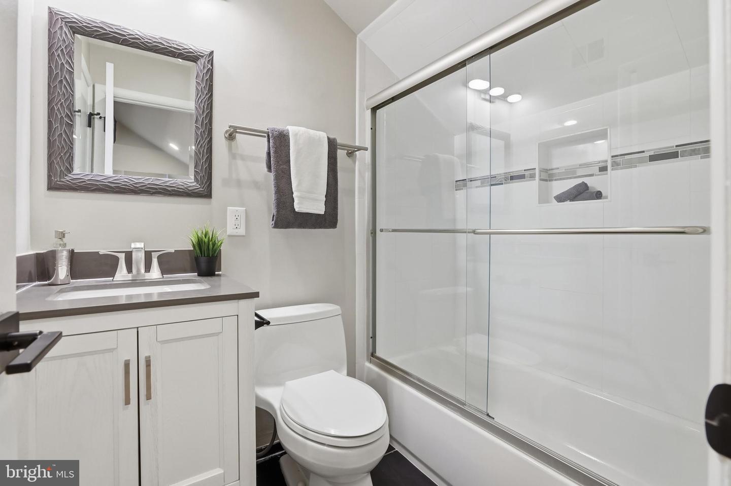 10512 ARROWOOD ST, FAIRFAX, Virginia 22032, 4 Bedrooms Bedrooms, ,4 BathroomsBathrooms,Residential,For sale,10512 ARROWOOD ST,VAFX2287372 MLS # VAFX2287372