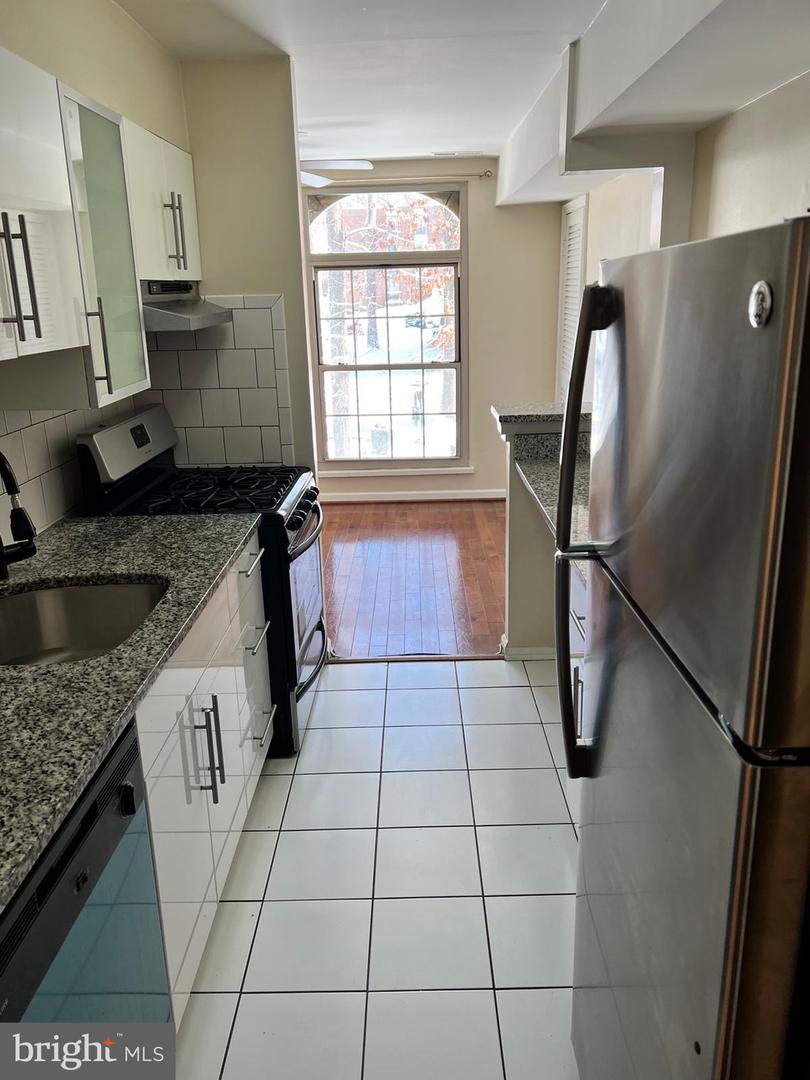 3334 WOODBURN VILLAGE DR #31, ANNANDALE, Virginia 22003, 2 Bedrooms Bedrooms, ,1 BathroomBathrooms,Residential,For sale,3334 WOODBURN VILLAGE DR #31,VAFX2287412 MLS # VAFX2287412