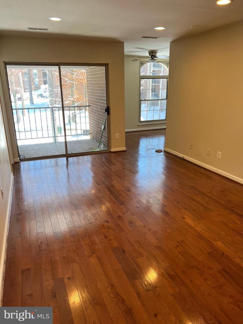 3334 WOODBURN VILLAGE DR #31, ANNANDALE, Virginia 22003, 2 Bedrooms Bedrooms, ,1 BathroomBathrooms,Residential,For sale,3334 WOODBURN VILLAGE DR #31,VAFX2287412 MLS # VAFX2287412