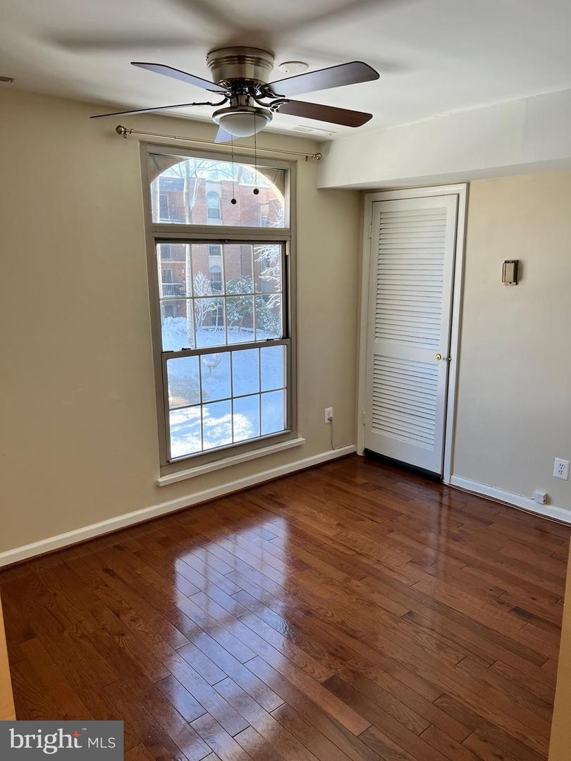 3334 WOODBURN VILLAGE DR #31, ANNANDALE, Virginia 22003, 2 Bedrooms Bedrooms, ,1 BathroomBathrooms,Residential,For sale,3334 WOODBURN VILLAGE DR #31,VAFX2287412 MLS # VAFX2287412