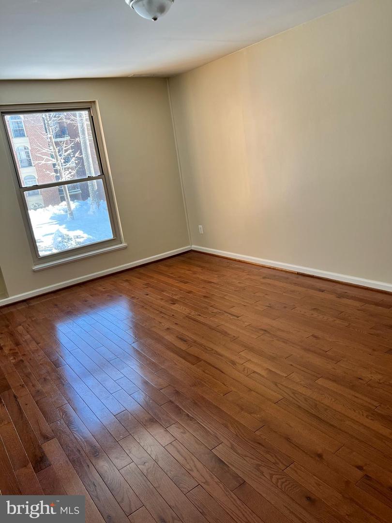 3334 WOODBURN VILLAGE DR #31, ANNANDALE, Virginia 22003, 2 Bedrooms Bedrooms, ,1 BathroomBathrooms,Residential,For sale,3334 WOODBURN VILLAGE DR #31,VAFX2287412 MLS # VAFX2287412