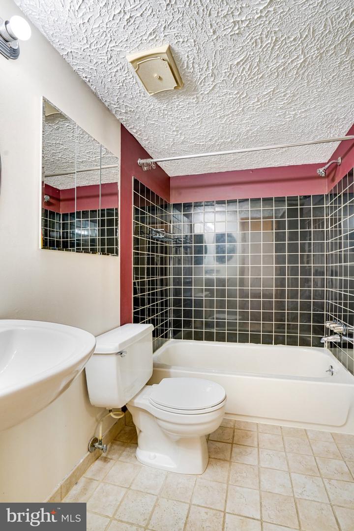7904 INVERTON RD #304, ANNANDALE, Virginia 22003, 2 Bedrooms Bedrooms, ,2 BathroomsBathrooms,Residential,For sale,7904 INVERTON RD #304,VAFX2287452 MLS # VAFX2287452