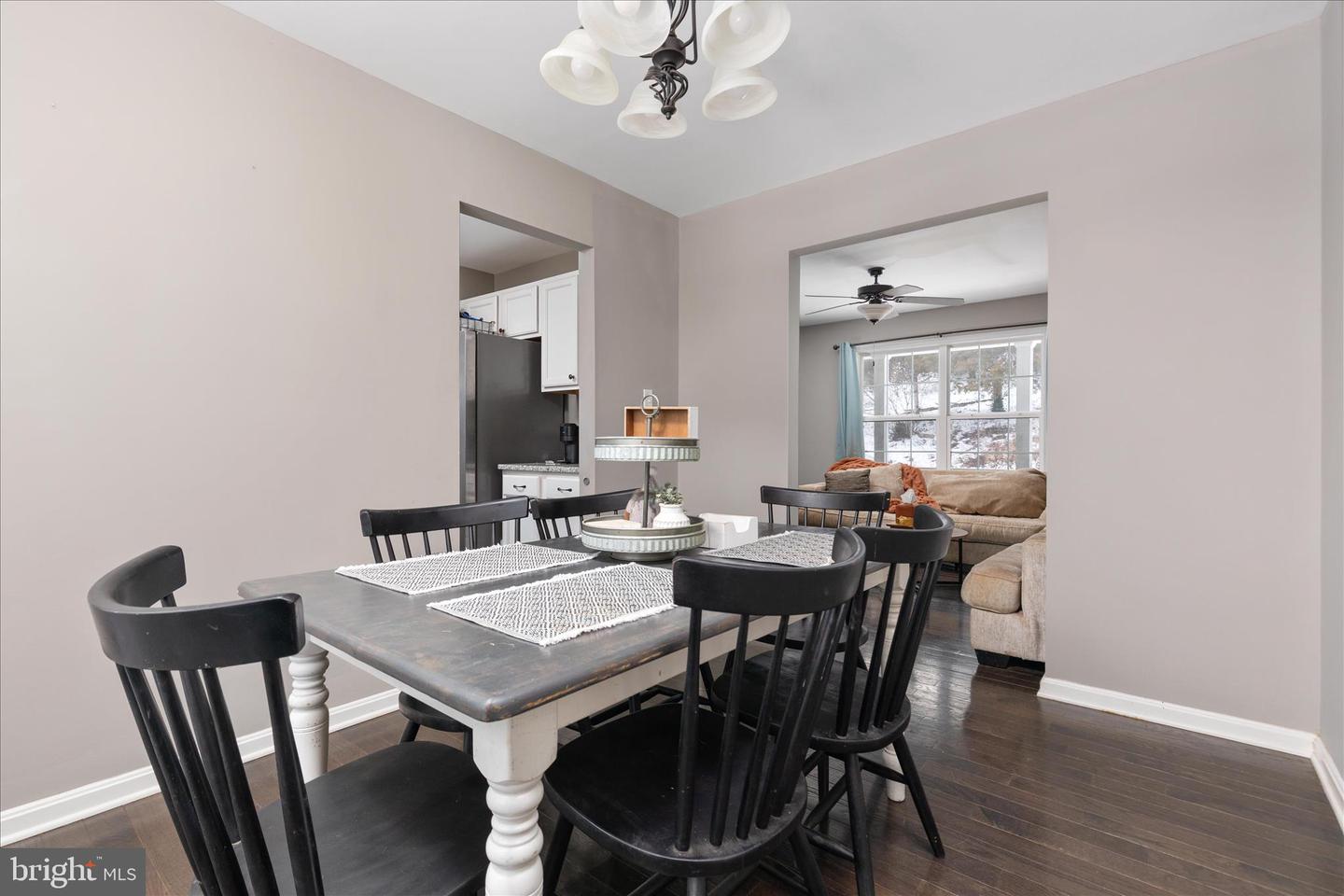 318 NEWMAN ST, STRASBURG, Virginia 22657, 3 Bedrooms Bedrooms, ,3 BathroomsBathrooms,Residential,For sale,318 NEWMAN ST,VASH2013456 MLS # VASH2013456