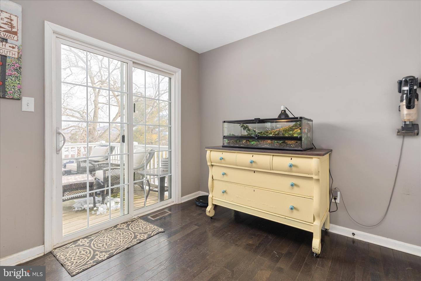 318 NEWMAN ST, STRASBURG, Virginia 22657, 3 Bedrooms Bedrooms, ,3 BathroomsBathrooms,Residential,For sale,318 NEWMAN ST,VASH2013456 MLS # VASH2013456