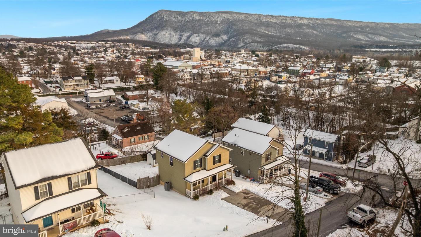 318 NEWMAN ST, STRASBURG, Virginia 22657, 3 Bedrooms Bedrooms, ,3 BathroomsBathrooms,Residential,For sale,318 NEWMAN ST,VASH2013456 MLS # VASH2013456