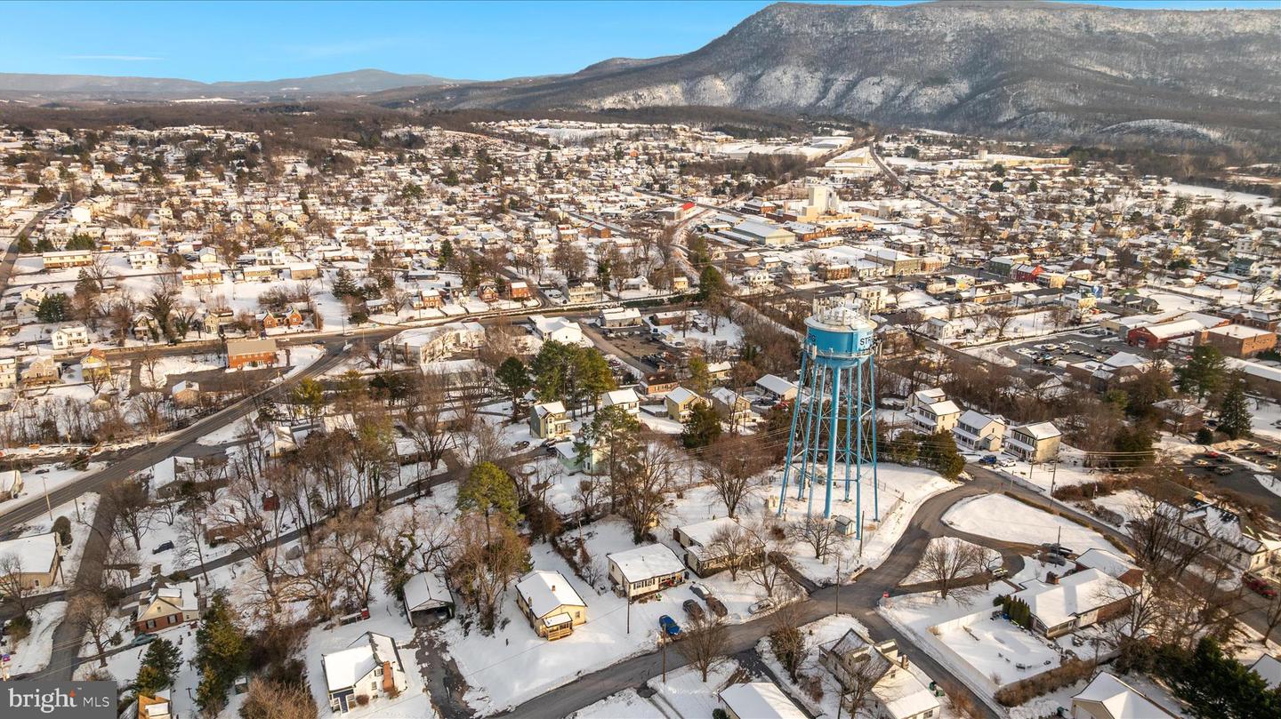 318 NEWMAN ST, STRASBURG, Virginia 22657, 3 Bedrooms Bedrooms, ,3 BathroomsBathrooms,Residential,For sale,318 NEWMAN ST,VASH2013456 MLS # VASH2013456