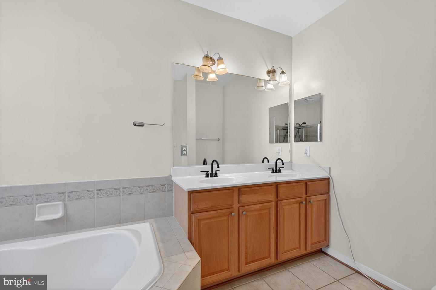 7749 MILFORD HAVEN DR #49A, LORTON, Virginia 22079, 3 Bedrooms Bedrooms, ,2 BathroomsBathrooms,Residential,For sale,7749 MILFORD HAVEN DR #49A,VAFX2287536 MLS # VAFX2287536