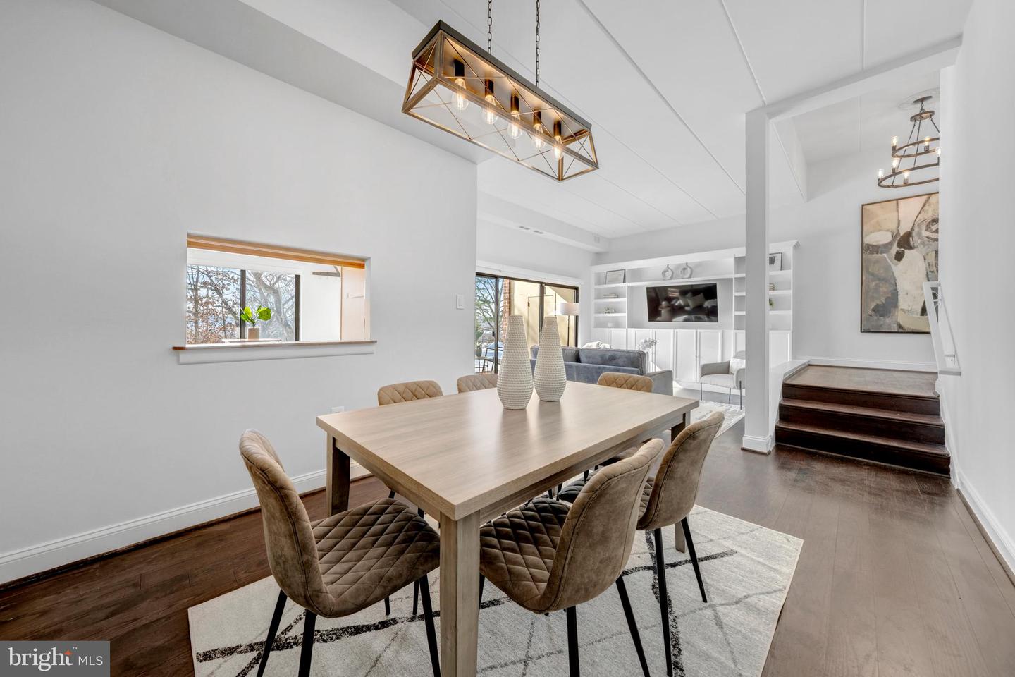 110 ROBERTS LN #100, ALEXANDRIA, Virginia 22314, 2 Bedrooms Bedrooms, ,1 BathroomBathrooms,Residential,For sale,110 ROBERTS LN #100,VAAX2053532 MLS # VAAX2053532